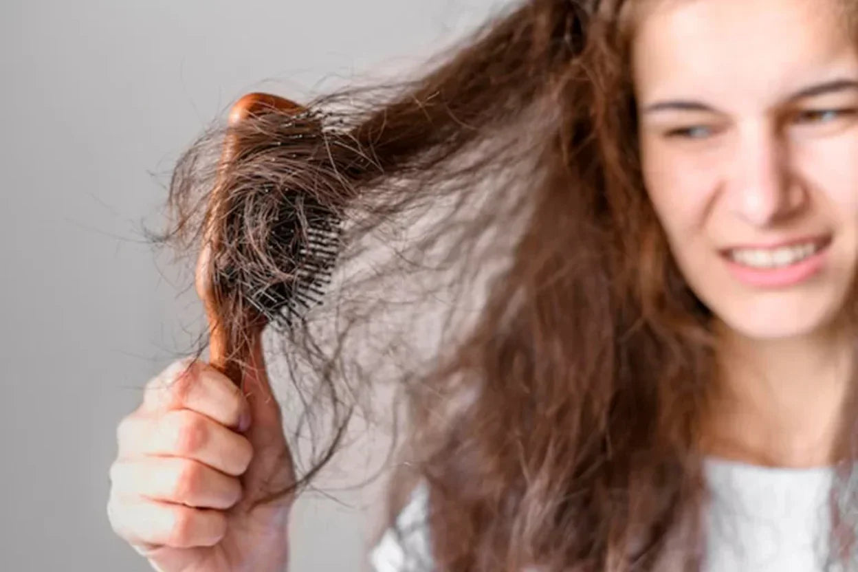 Minoxidil vs Biotine pour la pousse des cheveux : Résultats & Effets secondaires